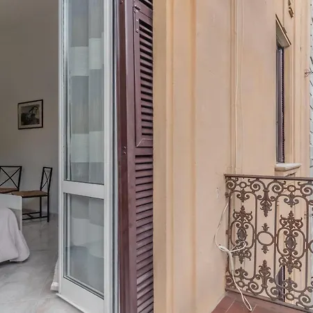 Lighthouse W/ Balcony Apartment La Spezia
