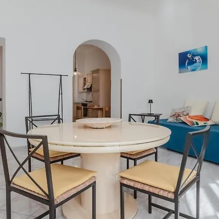 Lighthouse W/ Balcony Apartment *